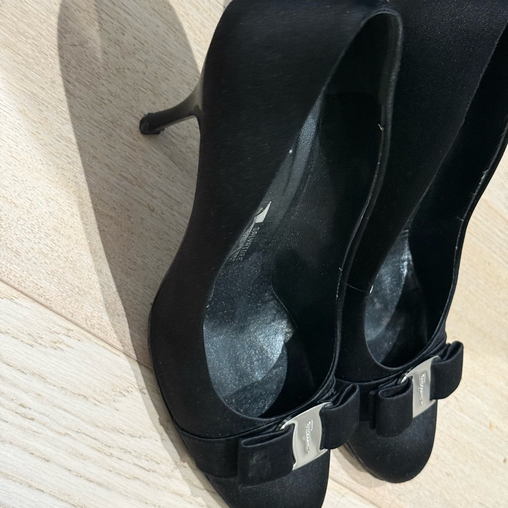 Salvatore Ferragamo, Black Women's satin pump Heels